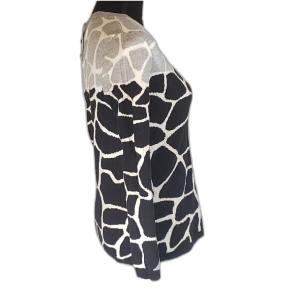 Talbots Black Gray Giraffe Print Knit Pullover Sweater Size Medium - Picture 5 of 8